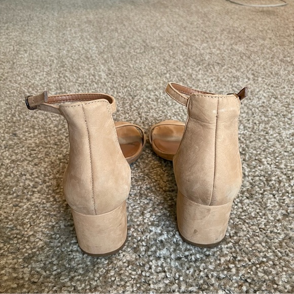 Steve Madden Tan Sandals - Picture 5 of 11